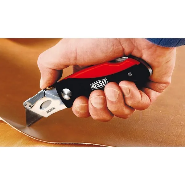 Coltello con lama ripieghevole nel manico Bessey DBKPH