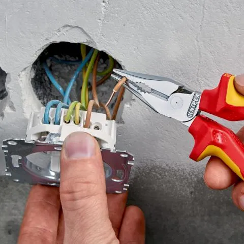 Pinza Knipex universale testa a punta VDE 08 26 145