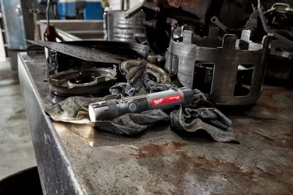 Torcia compatta Milwaukee 1100L L4 TMLED-301
