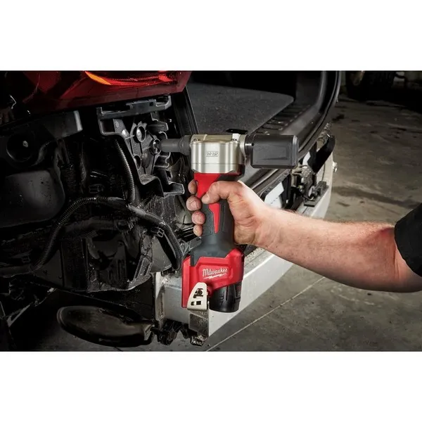 Rivettatrice compatta Milwaukee M12 BPRT