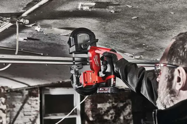 Sega a nastro Milwaukee M12 FBS64
