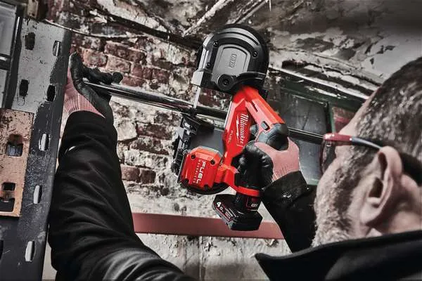 Sega a nastro Milwaukee M12 FBS64