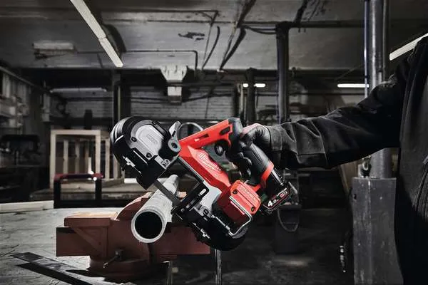 Sega a nastro Milwaukee M12 FBS64