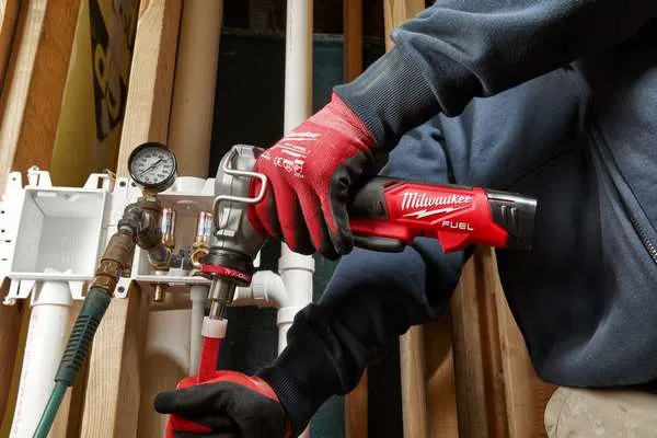 Espansore compatto Milwaukee per sistema UPONOR Q&E M12 FPXP