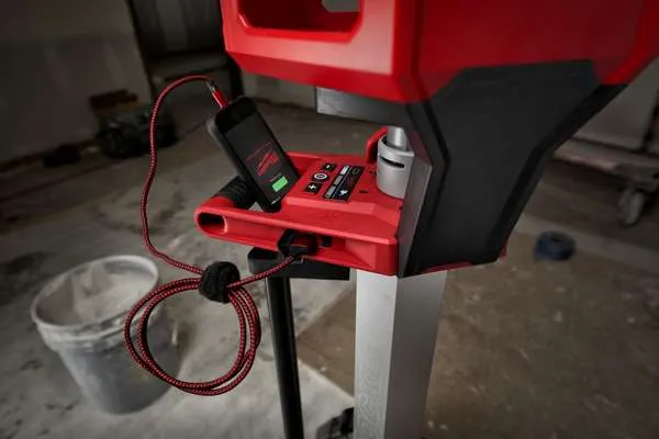 Torre faro led multidirezionale Milwaukee M18 HOSALC-0
