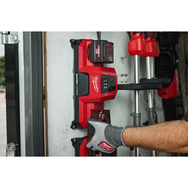 ?Caricabatterie M18 per mezzi mobili M18MDBSC