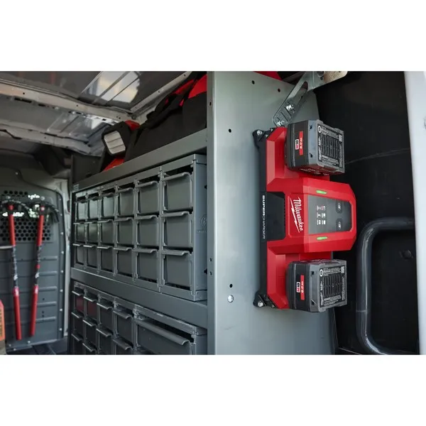 ?Caricabatterie M18 per mezzi mobili M18MDBSC