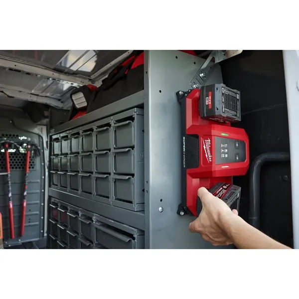 ?Caricabatterie M18 per mezzi mobili M18MDBSC