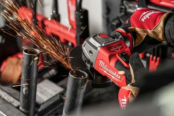 Smerigliatrice angolare Milwaukee M18 ONEFSAG125XB-0X