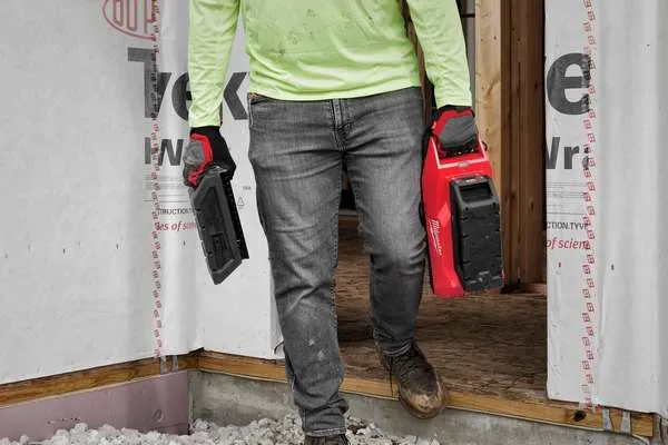 Caricabatterie Milwaukee RedLithium MXF C
