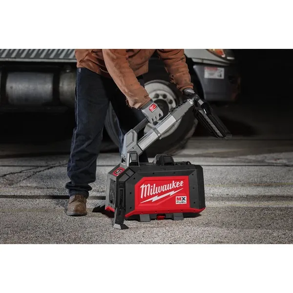 Torre Faro compatta 15.000 lumen MX FUEL Packout MX TLIC