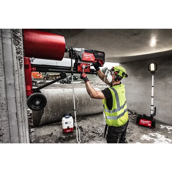 Torre Faro compatta 15.000 lumen MX FUEL Packout MX TLIC
